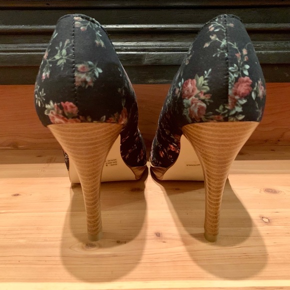 Beautiful Charlotte Russe Black floral heels - Picture 5 of 8